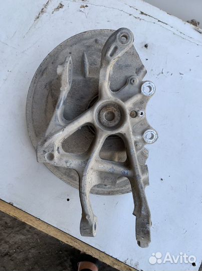 Кулак задний правый peugeot 407