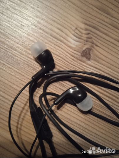 Проводные наушники