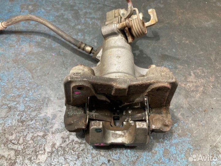 Суппорт задний левый Suzuki Kizashi RE