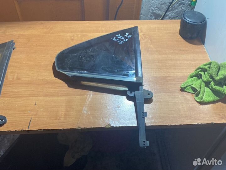 Skoda rapid форточка задней правой двери