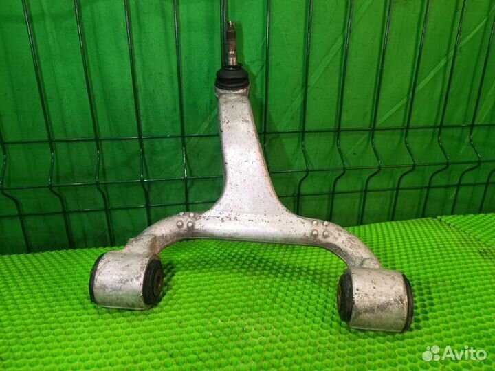Рычаг подвески верхний передний правый