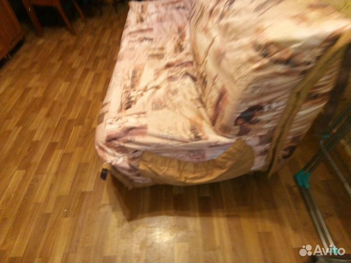 Диван