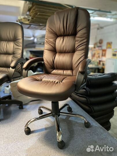 Офисное кресло