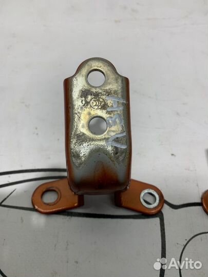 Петли двери задние левые Kia Sportage SL G4KD 2011