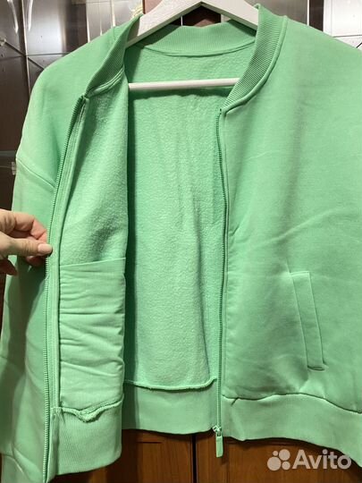 Бомбер утепленный женский