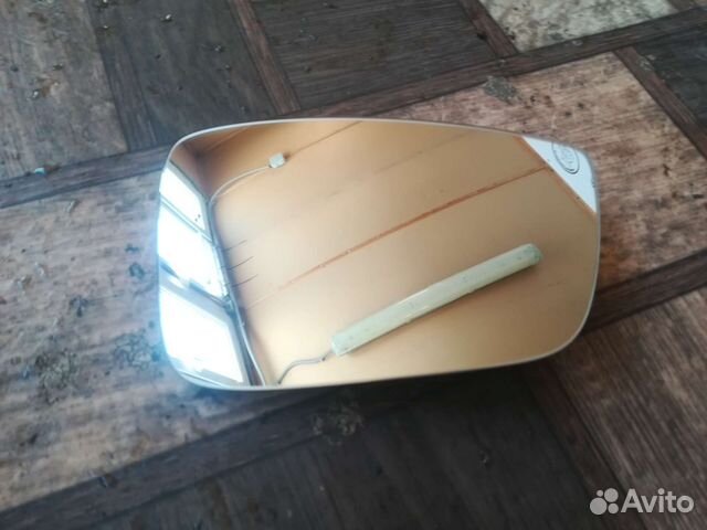 Пыльник крыла правого Toyota Corolla E150