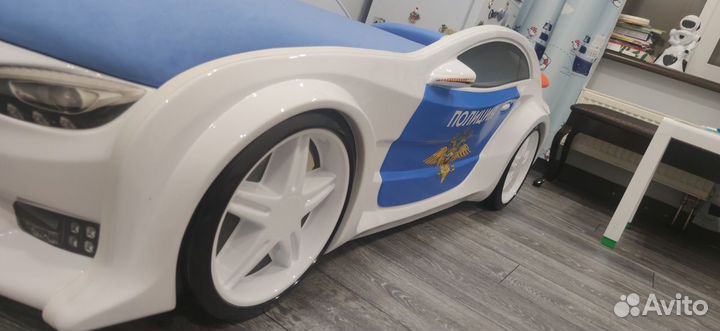 Детская кровать машинка