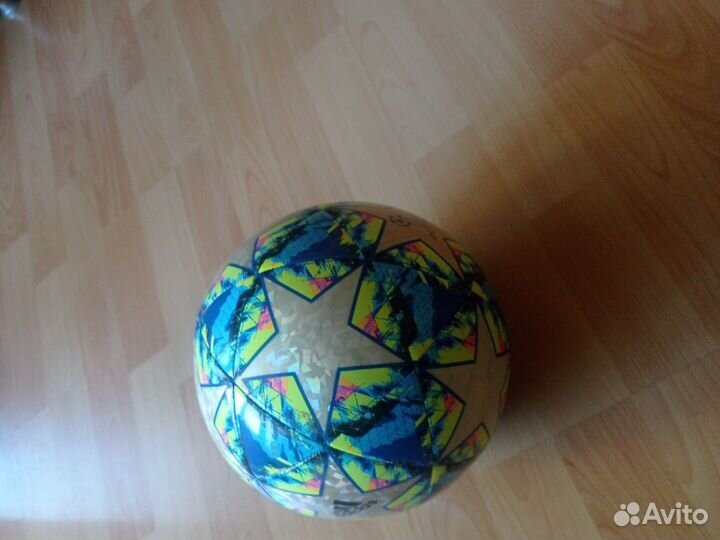 Футбольный мяч adidas лига чемпионов
