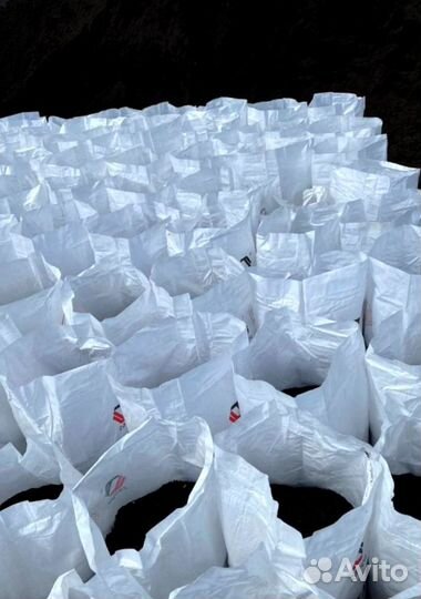 Чернозем в мешках и валом