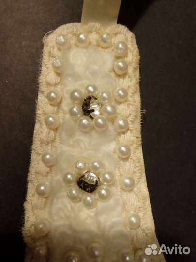 Воротничок со стразами и кружевом