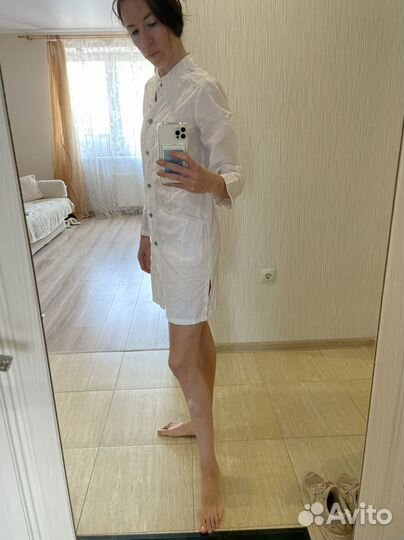 Белый медицинский халат женский