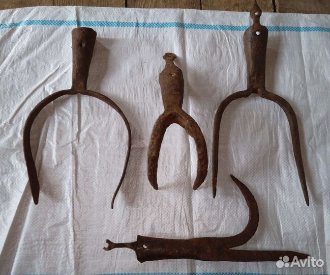 Старинный кованный инструмент