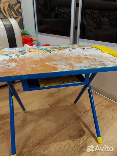 Детский столик