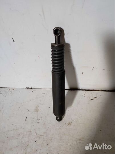 Амортизатор крышки багажника L-R Porsche Cayenne