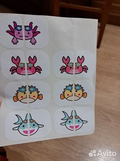 Наклейки в ботинки учат правый и левый