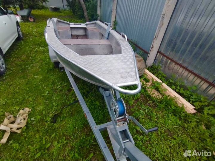 Лодка Wellboat 37