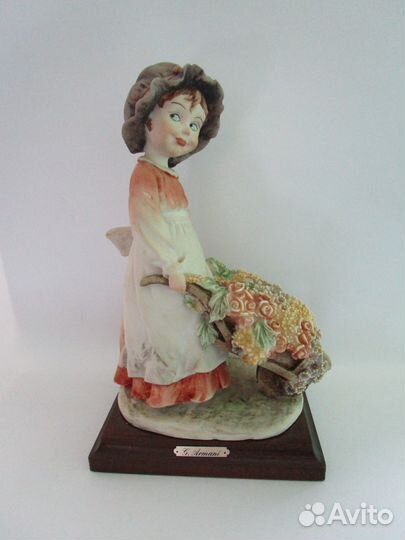Редкая статуэтка цветочница Армани каподимонте