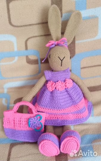 Игрушки вязаные крючком Зайка