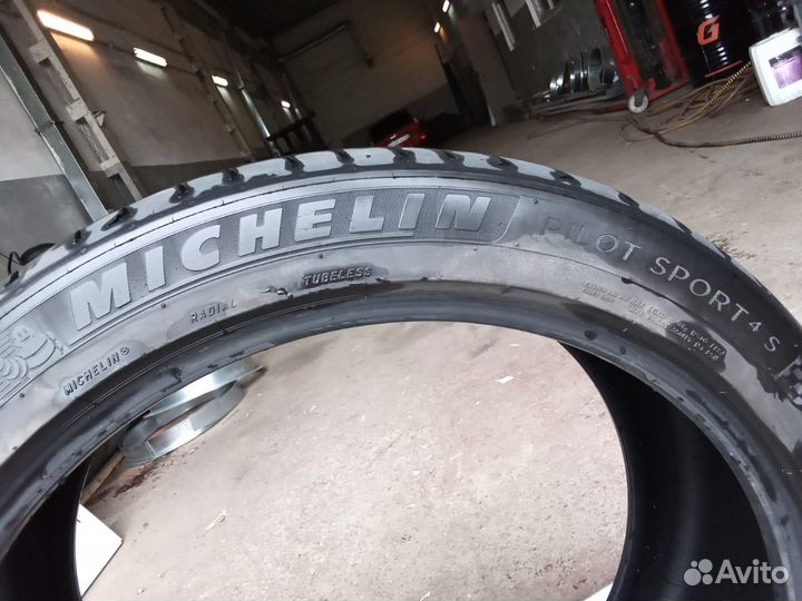 Michelin Pilot Sport 4 S 285/40 R23