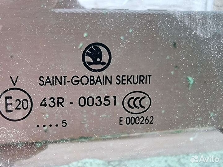 Стекло задней правой двери Шкода Суперб