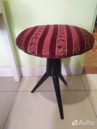 Стул для игры на фортепиано регулируемый по высоте