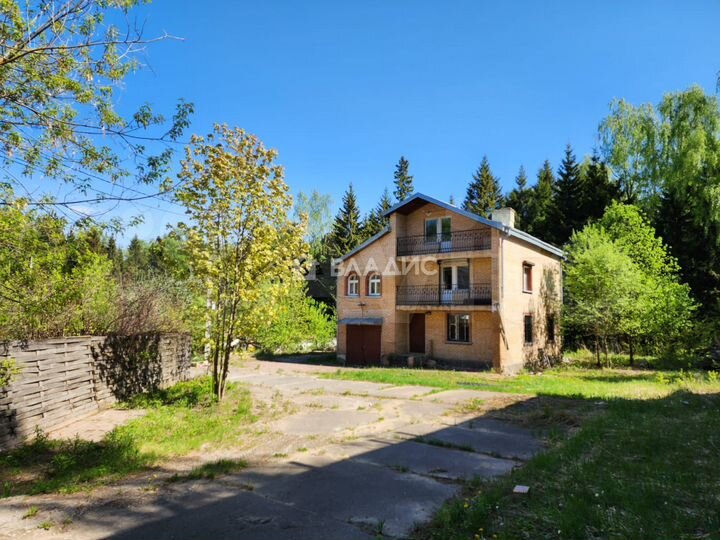 Дом 308,9 м² на участке 12,6 сот.