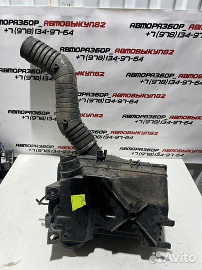 Корпус воздушного фильтра Volkswagen Passat B3