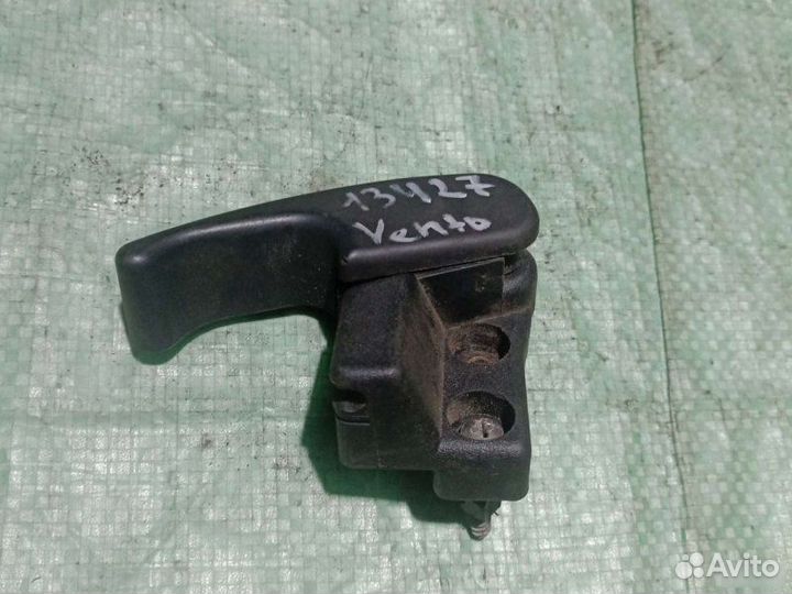 Ручка открывания капота Volkswagen Golf 3