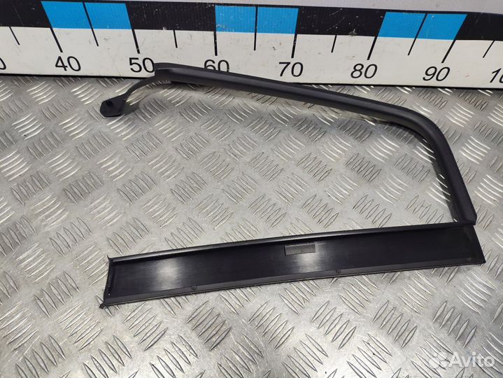 Б/У Накладка стекла заднего правого неподви#001