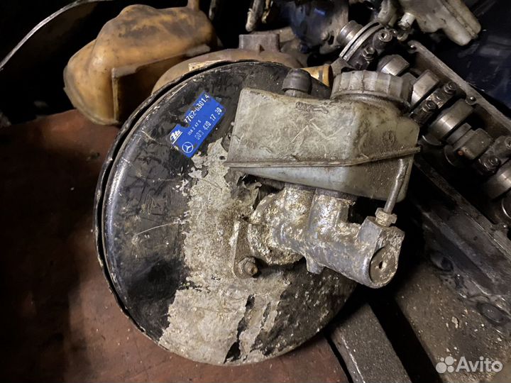 Главный тормозной с вакуумником Mercedes w124