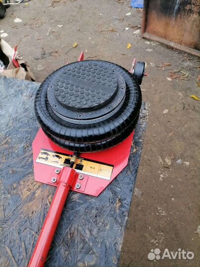 Домкрат подкатной пневматический