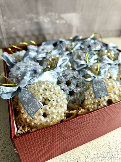 Новогодние шары из бусин ручной работы