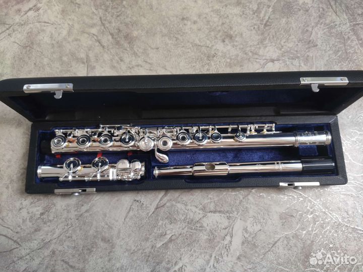 Yamaha yfl 677h