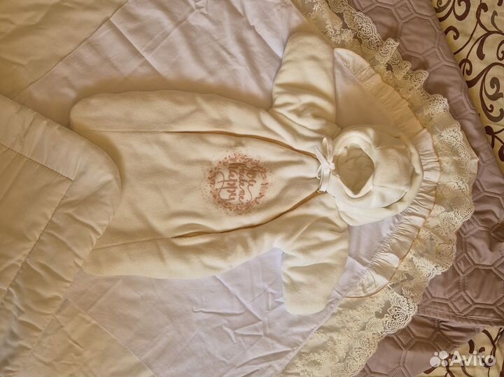 Конверт- одеяло на выписку с комбинезоном