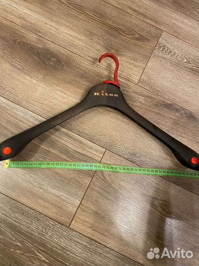 Вешалка Kiton