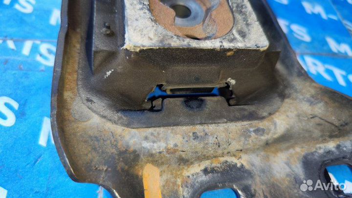 Подушка кпп Mazda Axela blefp LF-VD 2010