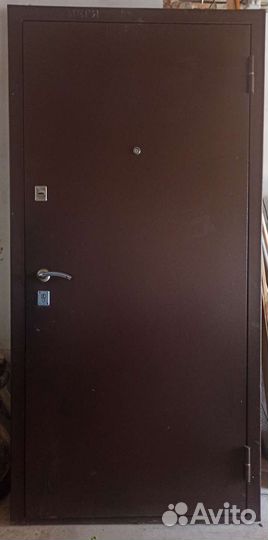 Дверь входная металлическая правая бу