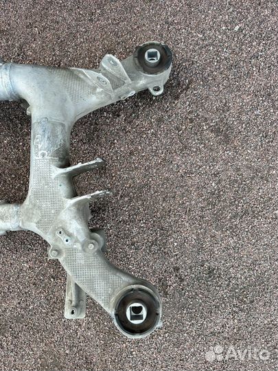 BMW M5 F90 M8 Задний подрамник 33317857057