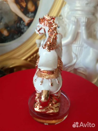 Статуэтка.Лошадь фарфор с позолотой