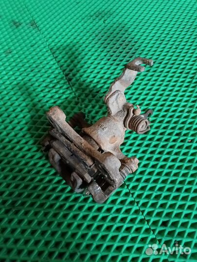 Суппорт задний левый Nissan Maxima A33