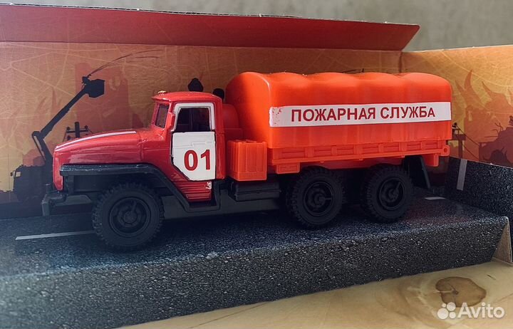 Коллекционная машина Урал 5557