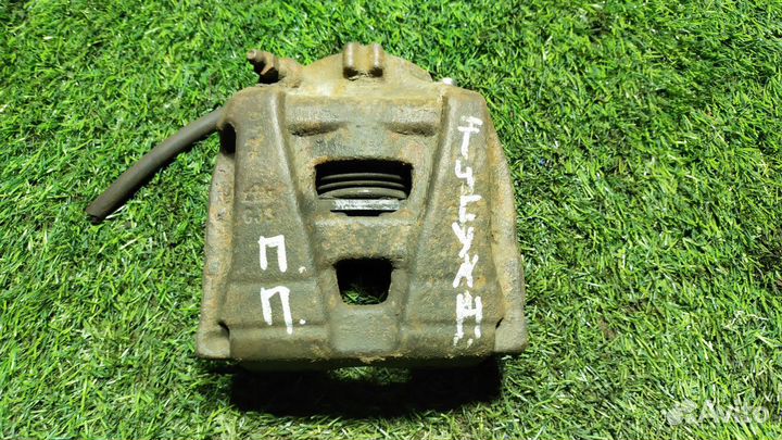 Суппорт передний правый Volkswagen Tiguan