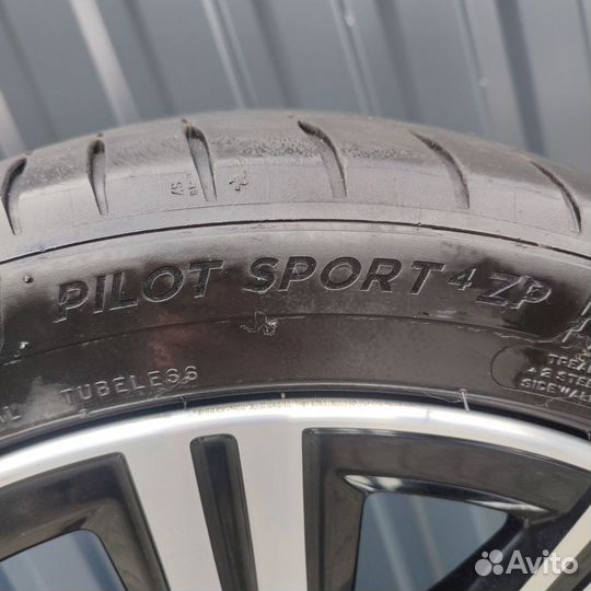 Комплект летних колес 225/45/R18 на дисках BMW