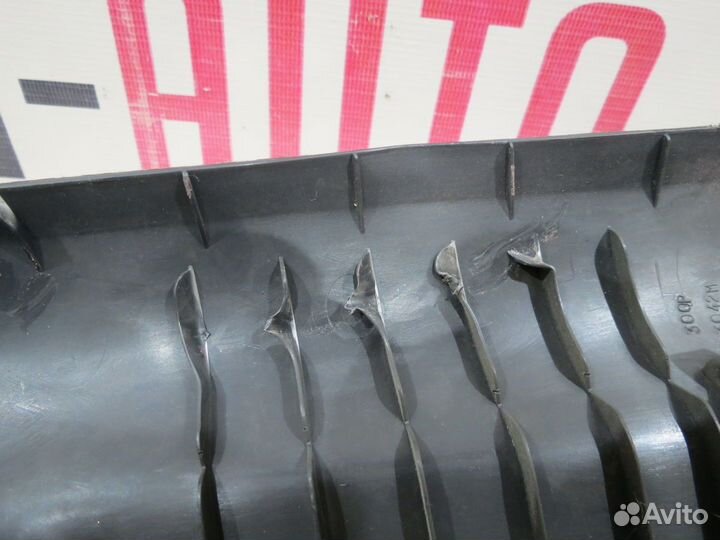 Обшивка стойки задняя правая Volkswagen Polo