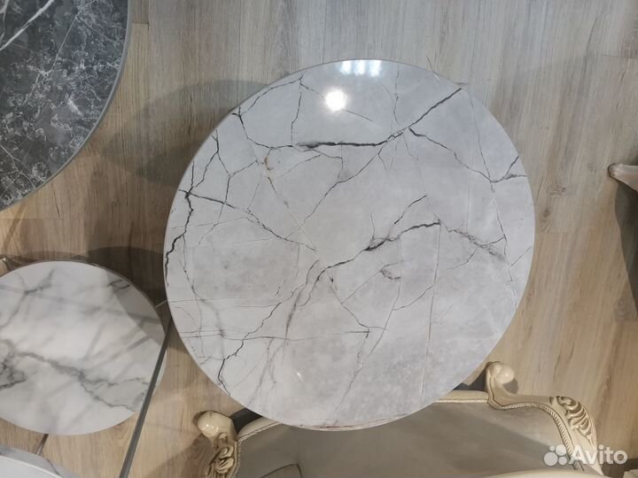 Декоративный столик