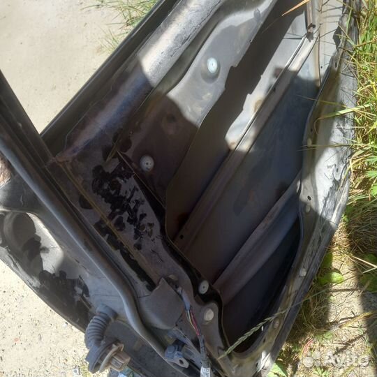 Задняя правая дверь mazda 6