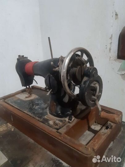 Швейная машина Singer