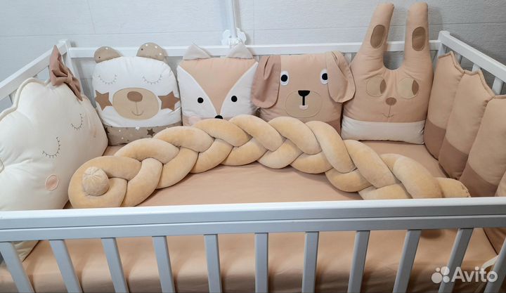 Бортики в детскую кроватку зверюшки с косичкой