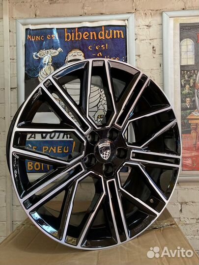 Новые литые диски R21 на Porsche Cayenne