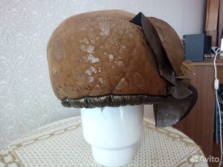 Зимняя шапочка из натуральной кожи 54-56 размера